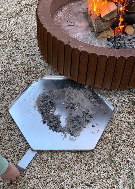 THE ASH TRAY