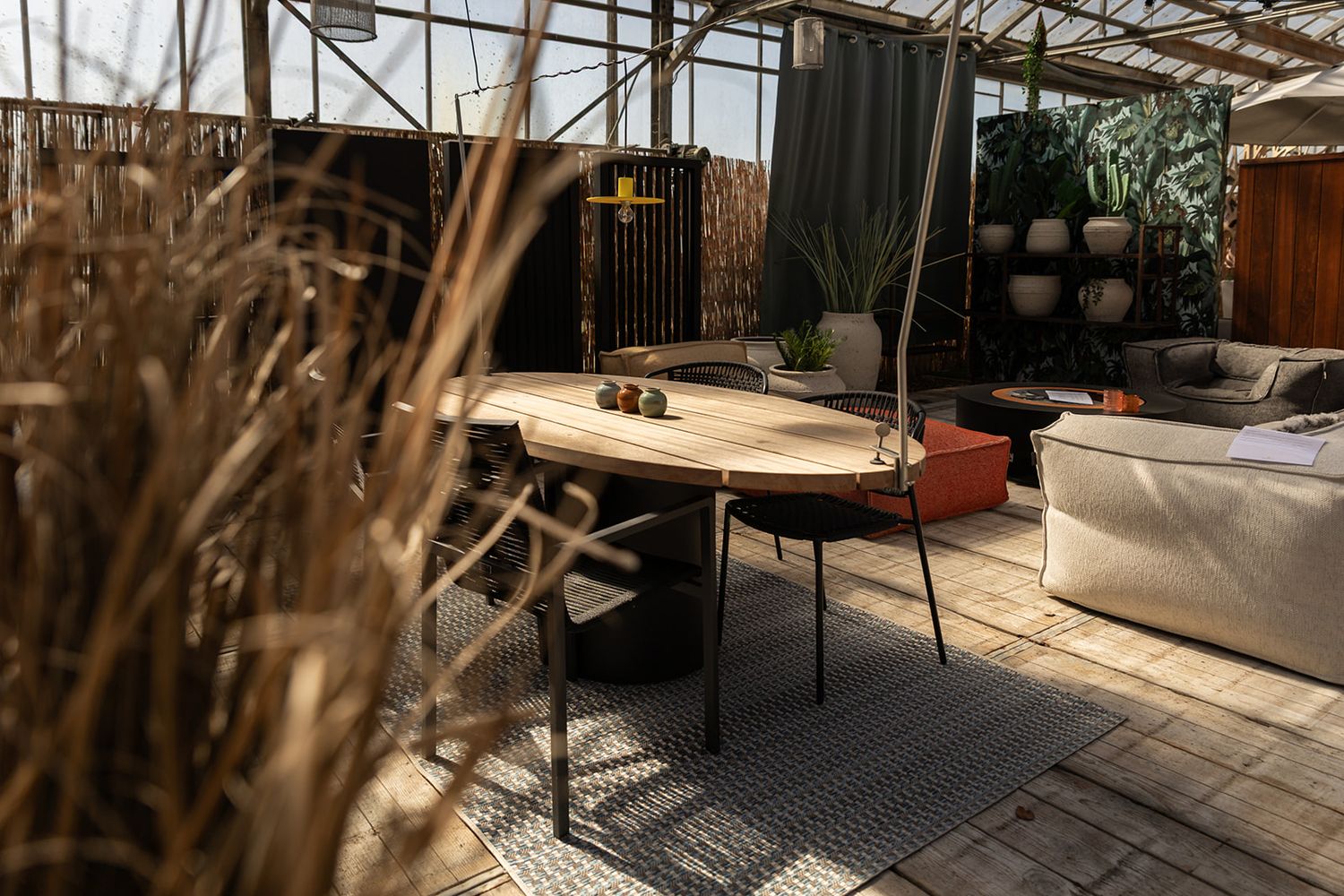 TUINTAFEL IN AFZELIA - ZWART ONDERSTEL