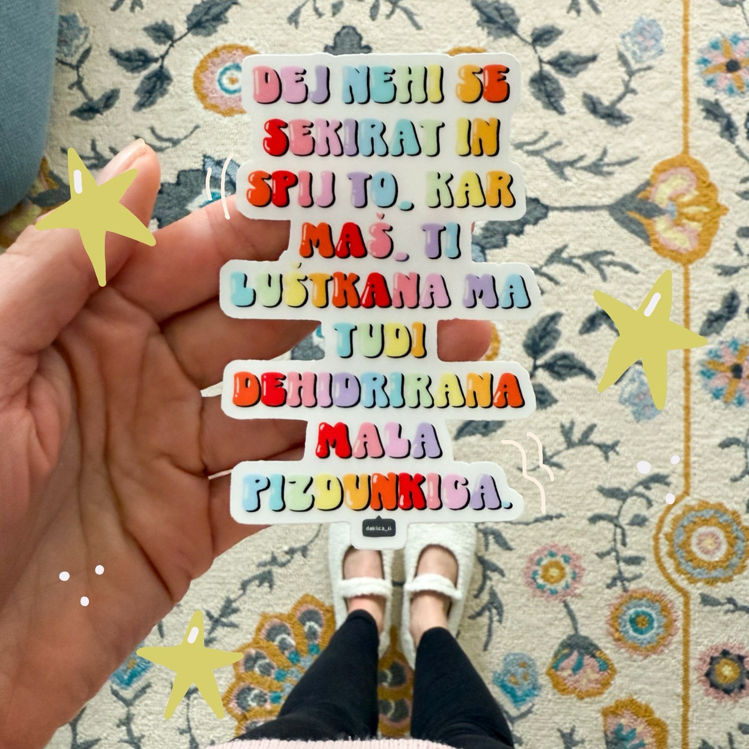 Nalepka ‘Pizdunkica’ (6.7 x 10 cm, vodoodporna, na prozornem ozadju)