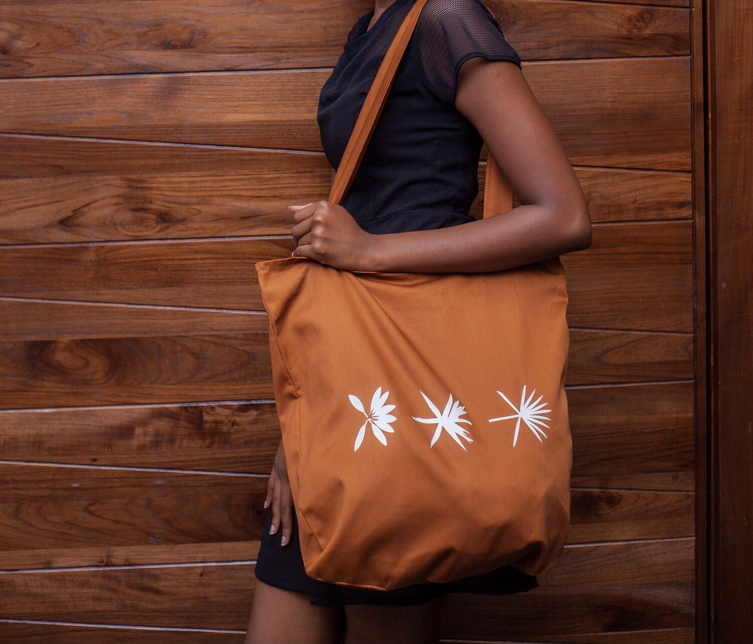 Exo leaf tote