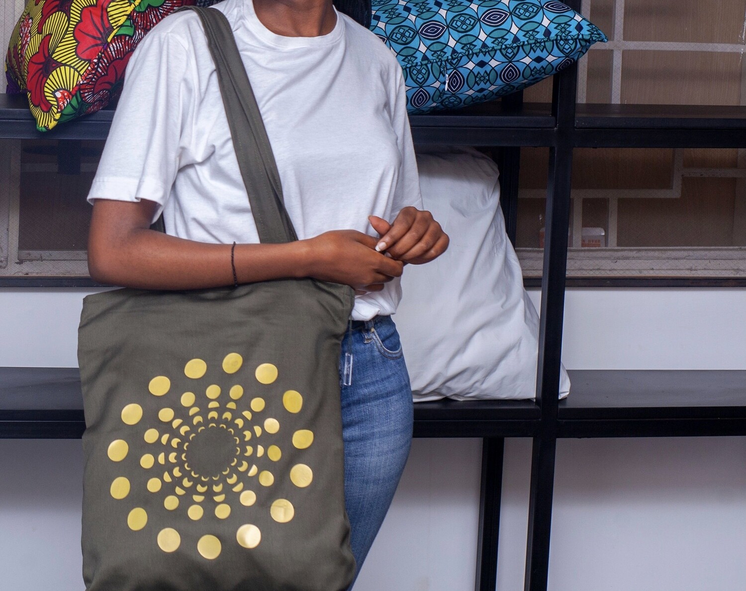 Retro circle tote