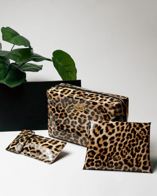 POUCHES
