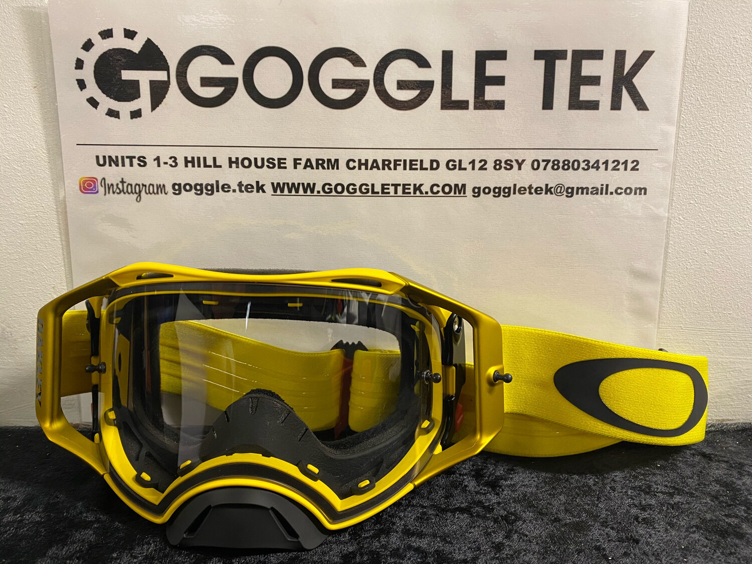 Oakley Airbrake Moto Yellow goggle with pouch (Clear lens)
