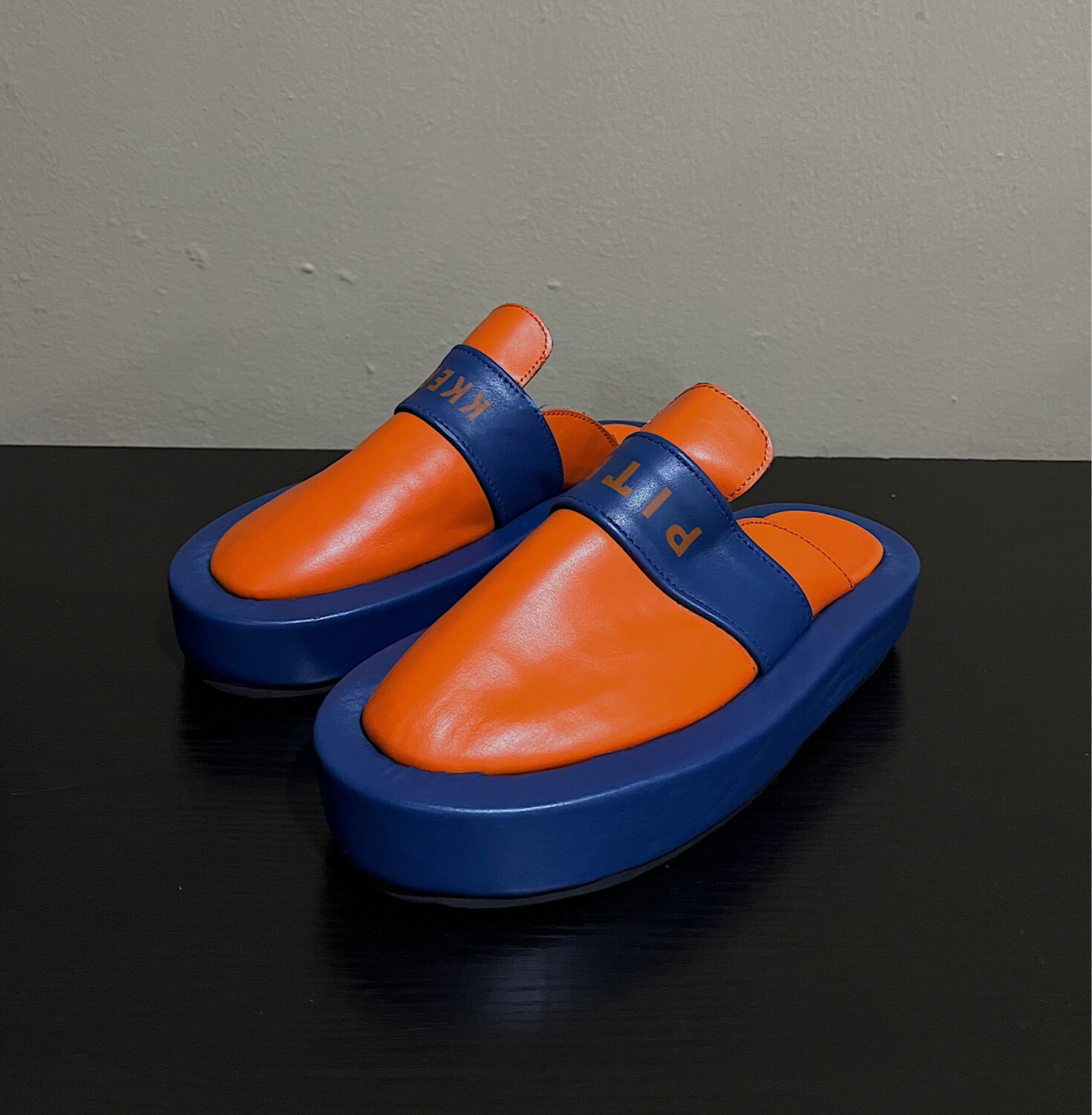 mai (orange/blue)