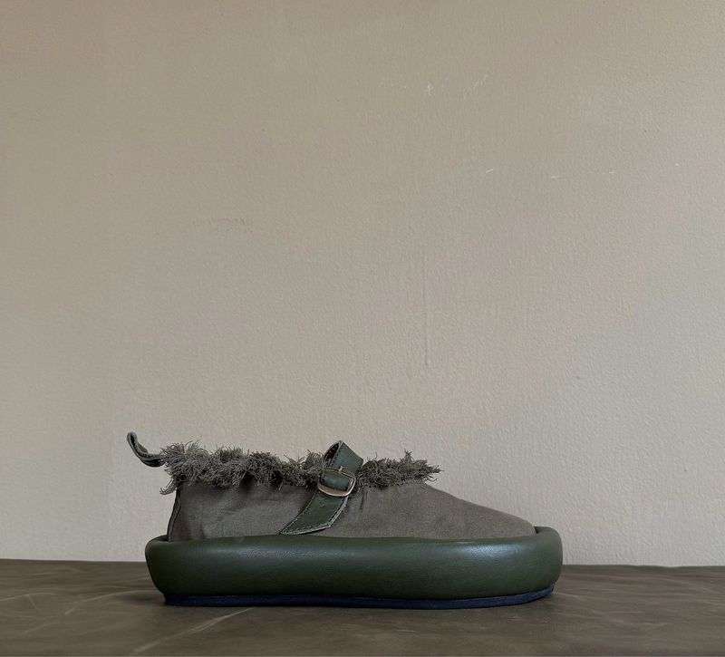 cena platform. [fabric — leather]