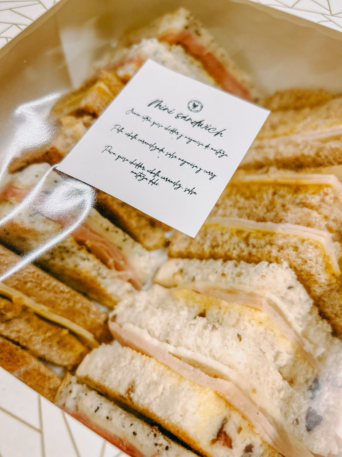 Caja 16 mini sandwiches