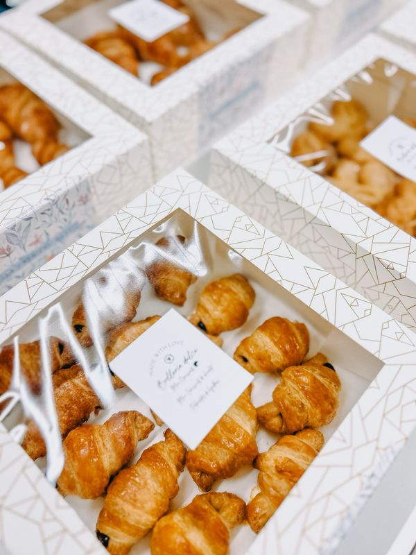 Caja 18 mini croissants de chocolate