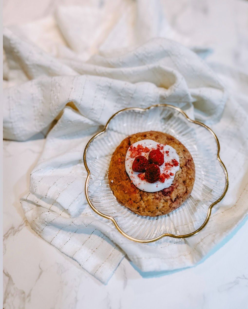Crumbl Cookie de frambuesa y chocolate blanco