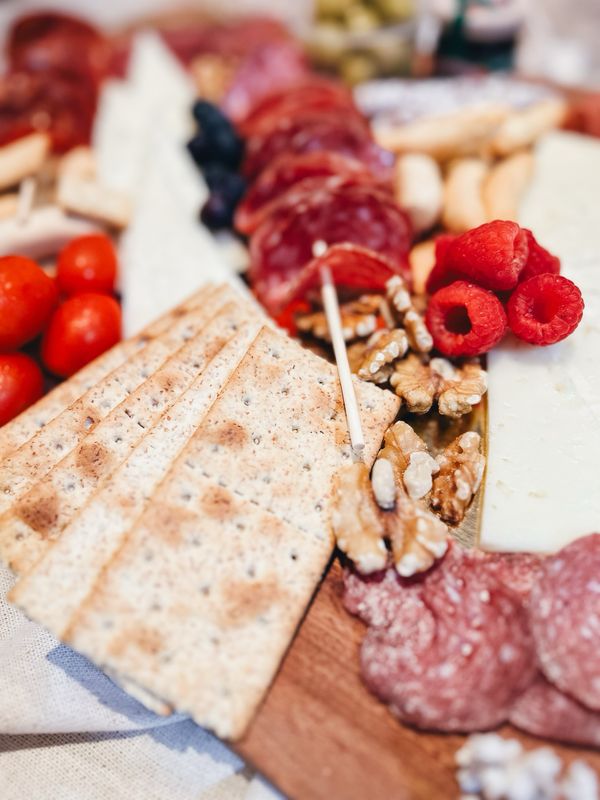 Charcuterie Box - Tabla de embutidos y quesos