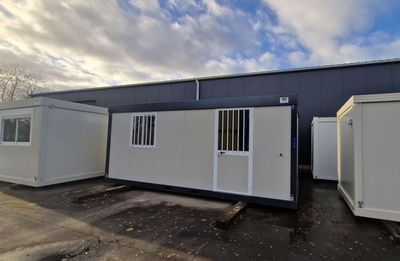 Bureau 6.09 x 2.42m avec barreaux