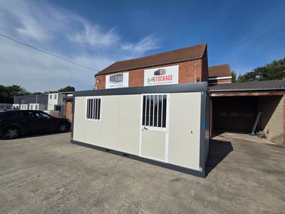Bureau 6.09 x 2.42m avec barreaux