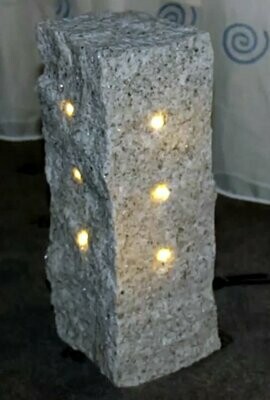 LED Stele aus Granit