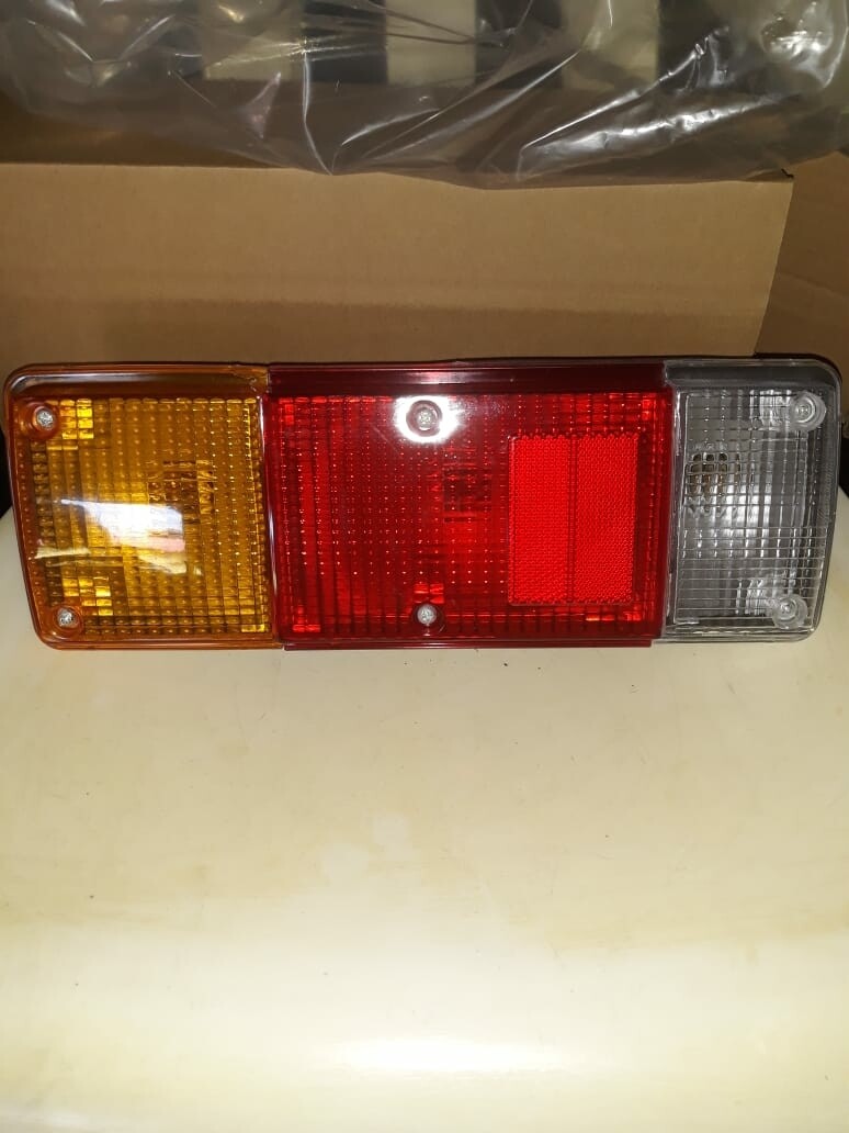 FAROL TRASERO COMPLETO DERECHO (PASAJERO) 81550-87327