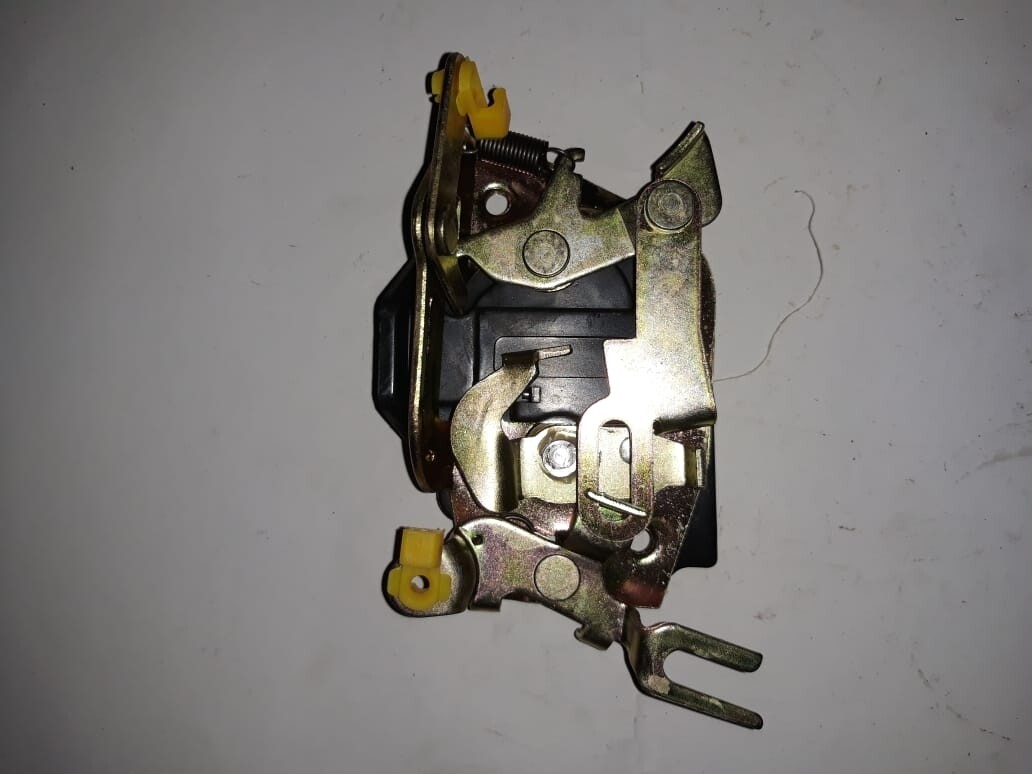 CERRADURA DE PUERTA DAIHATSU IZQUIERDO (CHOFER) 69320-87301