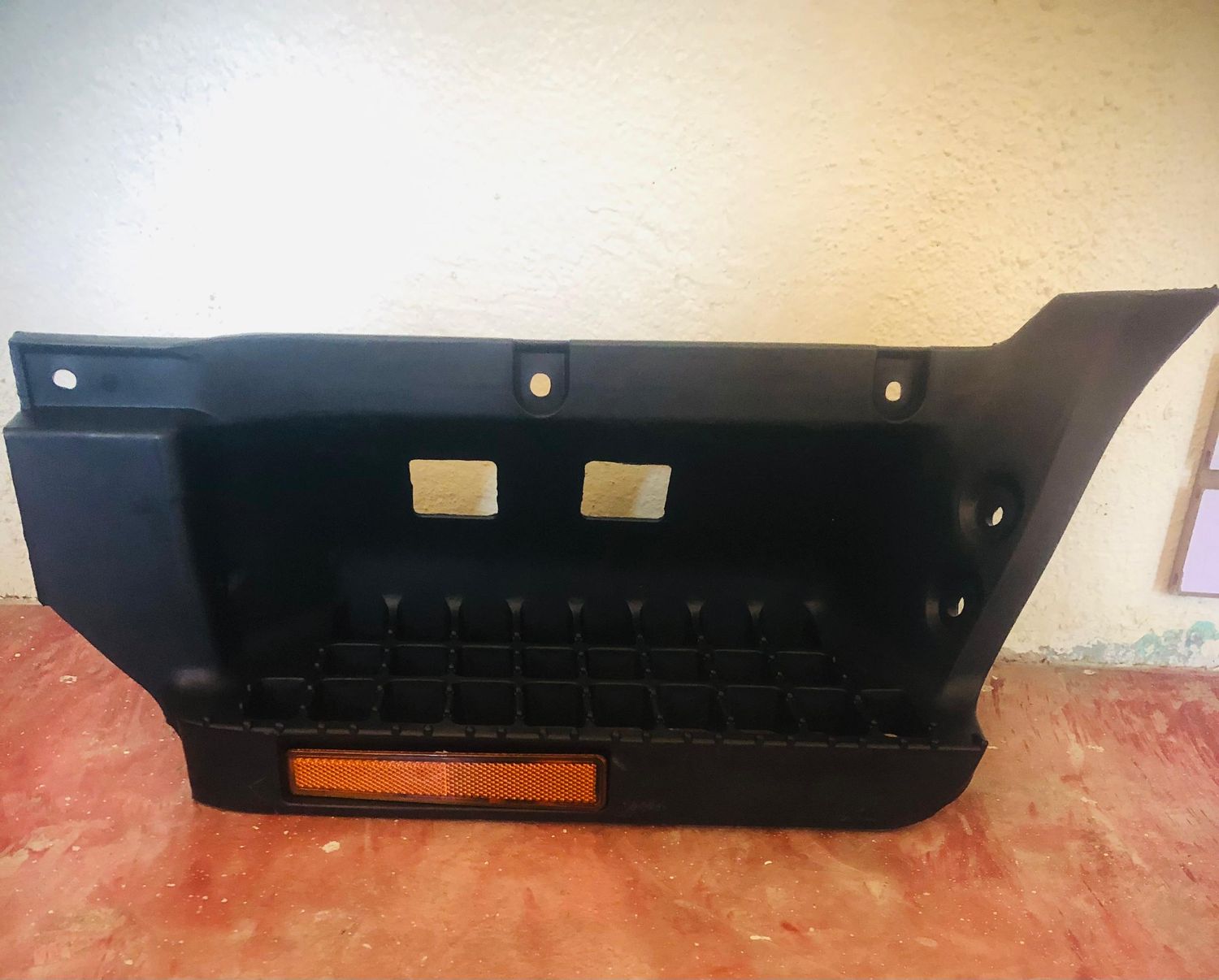 ESTRIBO CABINA ISUZU NPR 10/18 RH  8-98022-774-3
