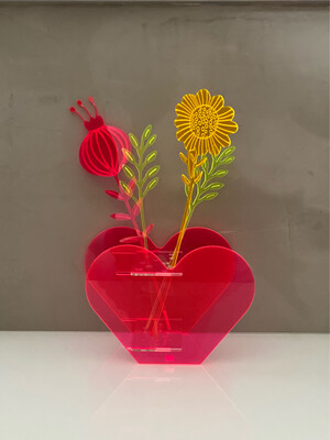 HEART Vase mit Blumen