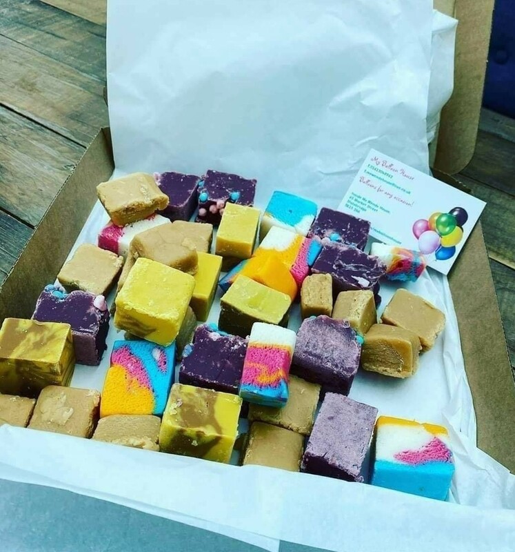 1kg mixed christmas fudge box
