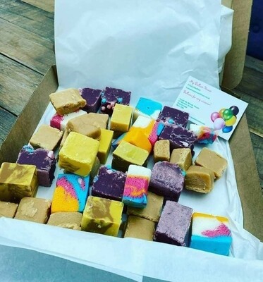 1kg mixed christmas fudge box