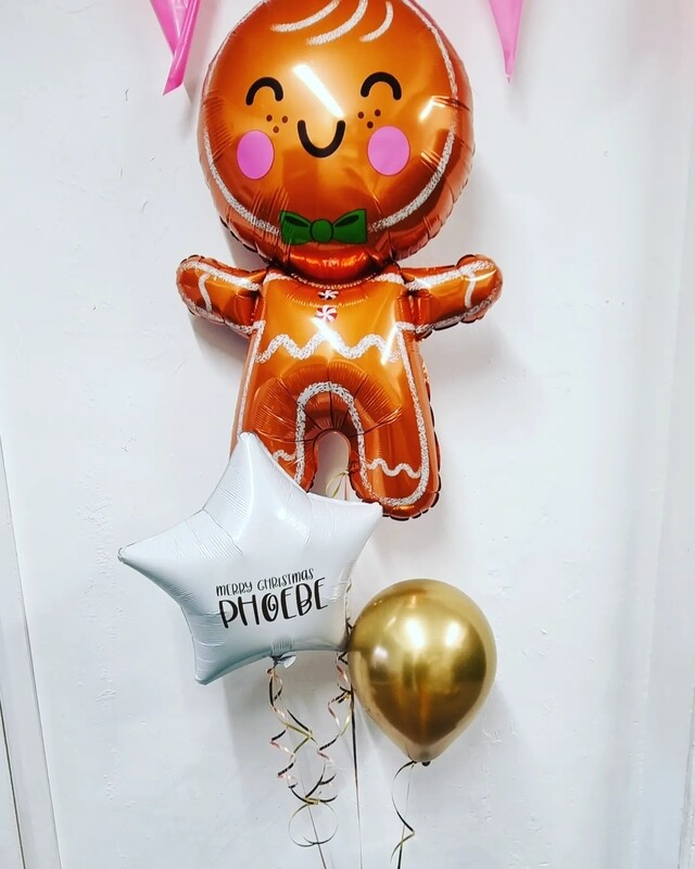 Christmas gingerbread personalised balloon bunch