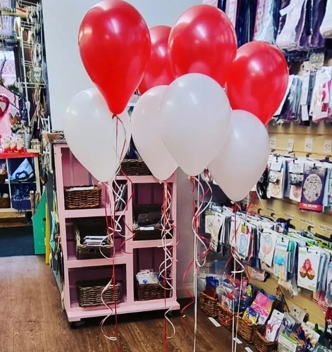 1 x Bunch 2 latex balloons