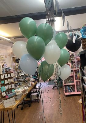 Bundle 8 latex balloons 