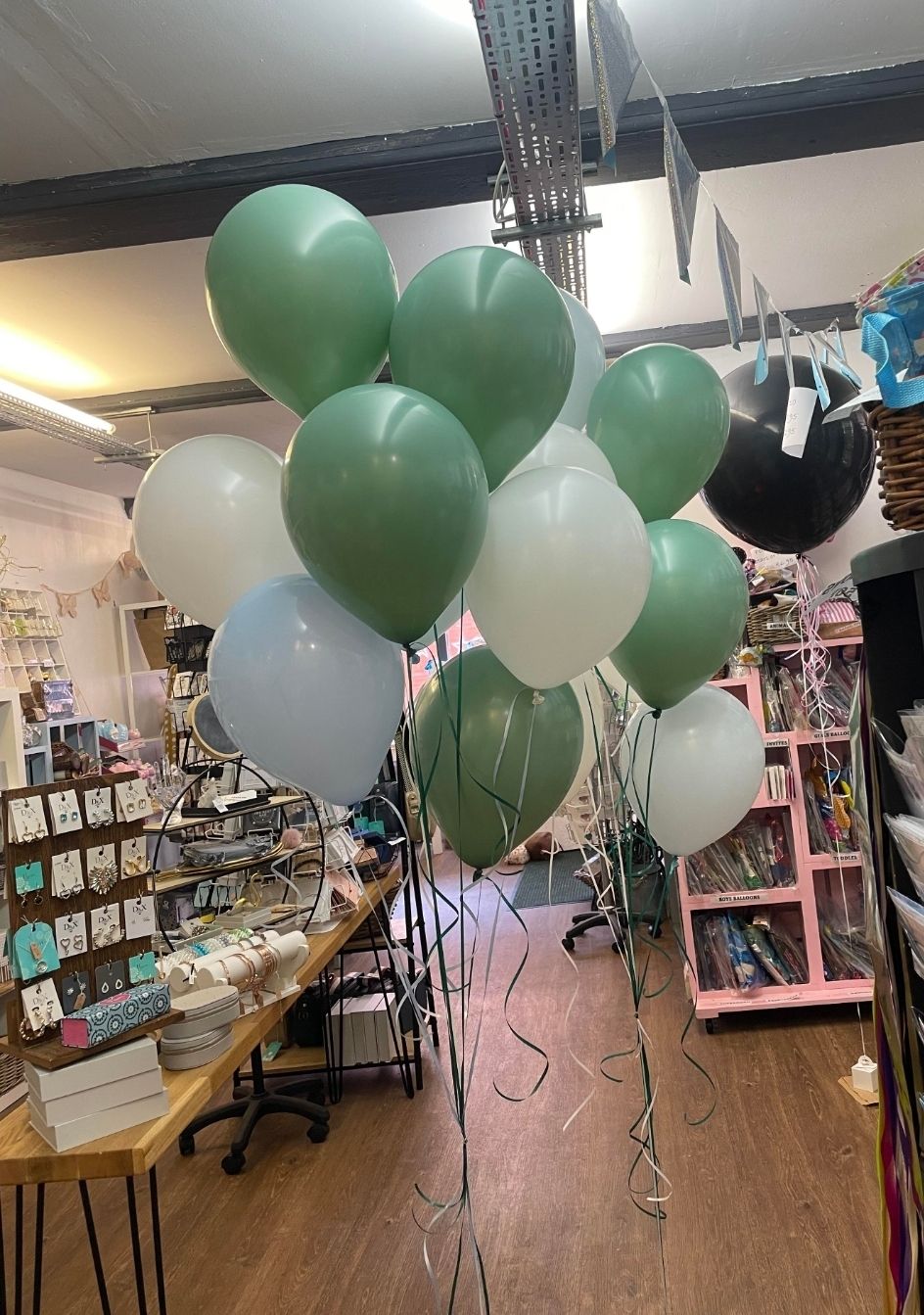 Bundle 8 latex balloons 