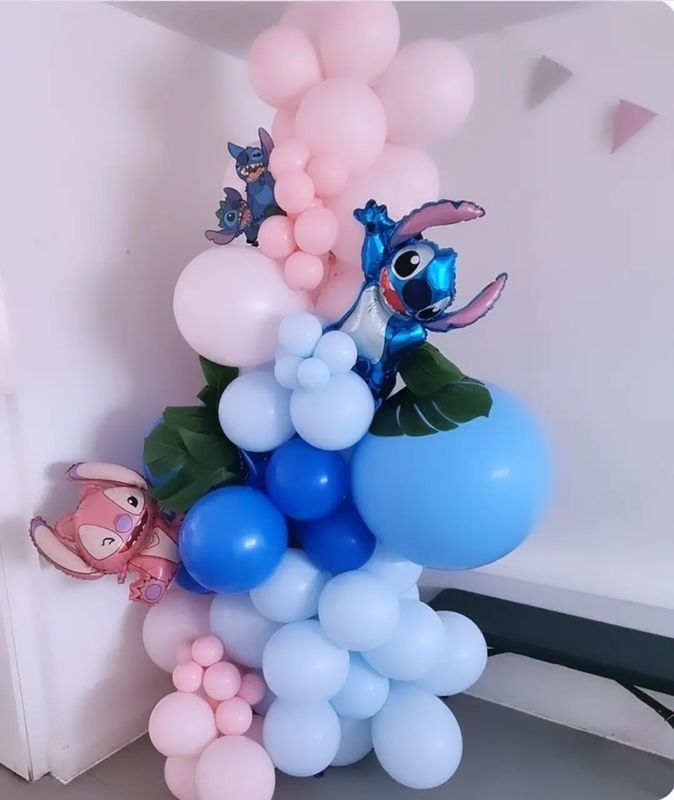 Themed balloon cluster (6-7ft) 