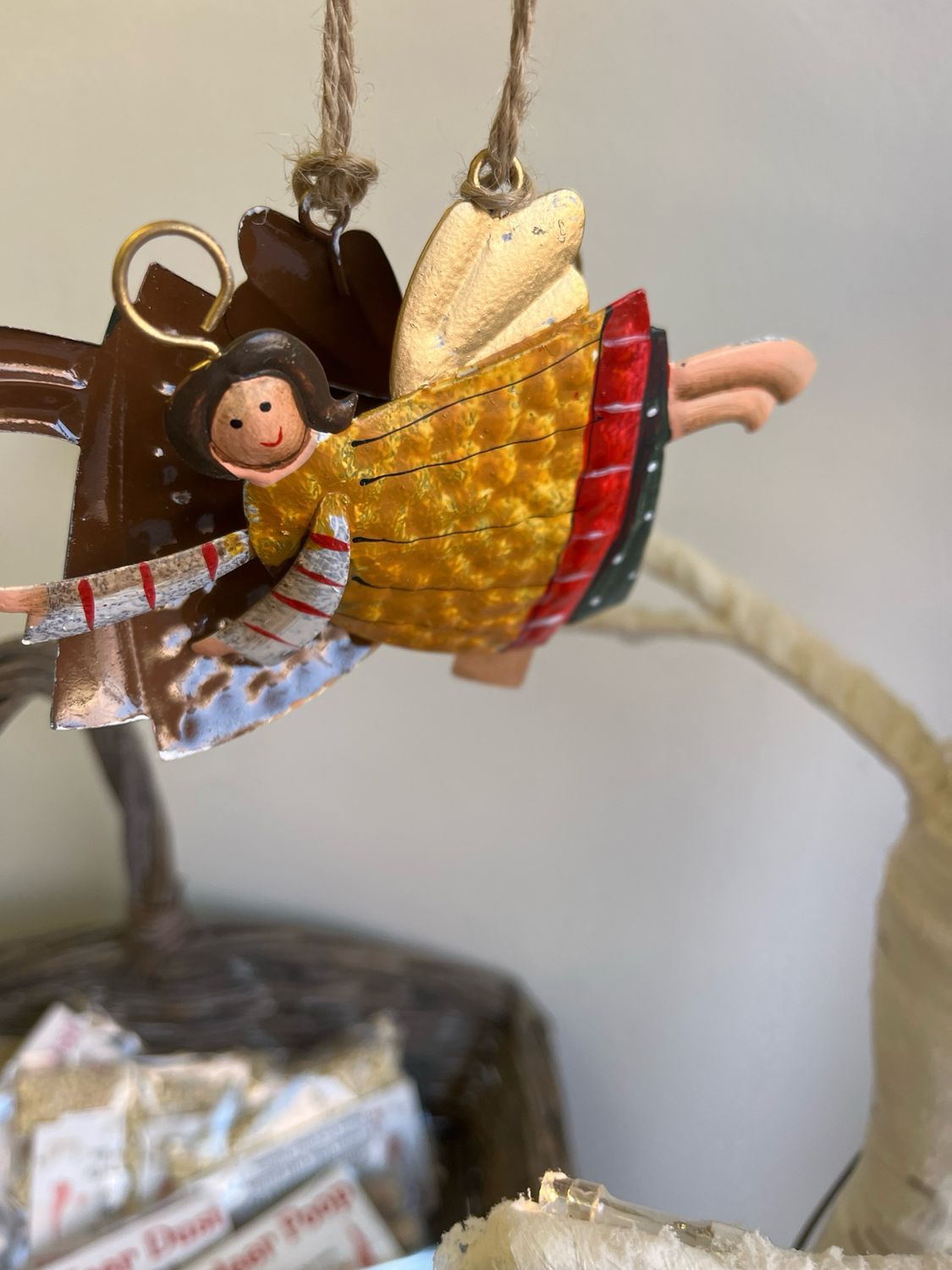 Metal angel hanging decoration