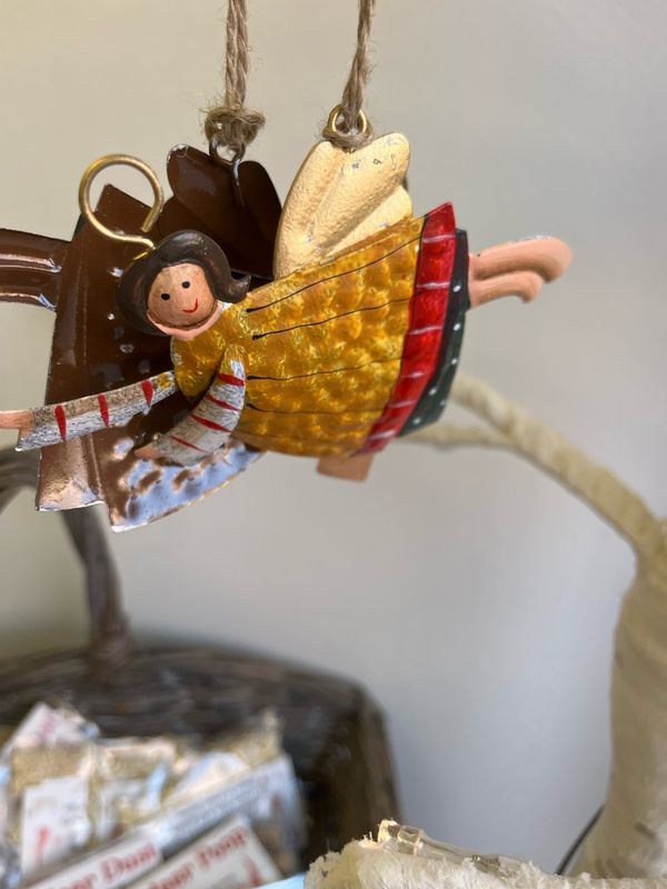 Metal angel hanging decoration