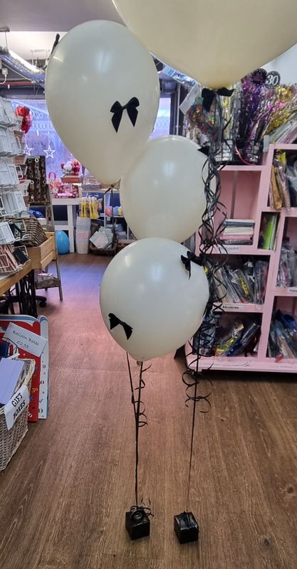 Bunch of bows balloons x 3