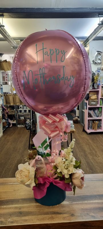 Mum balloon , flowers  &amp; sweets 