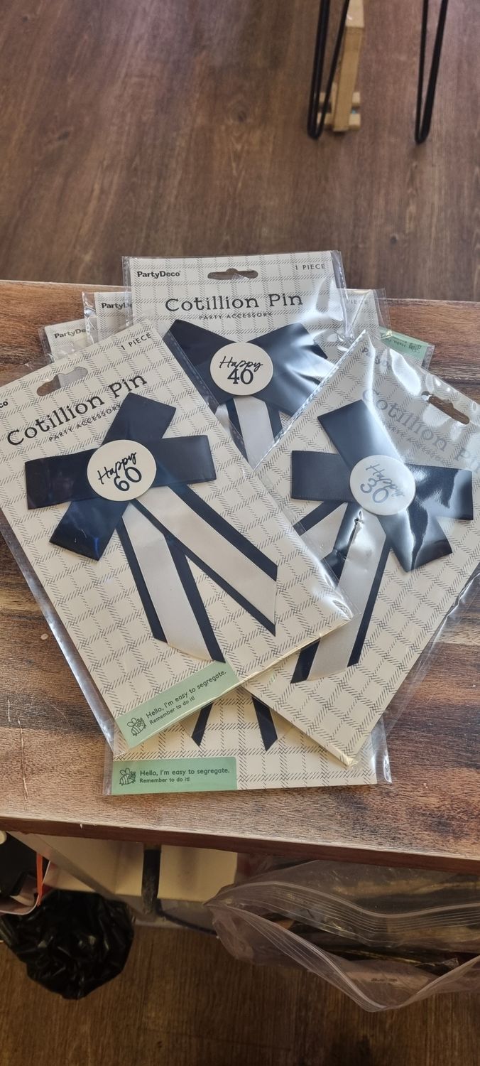 Birthday bow badge any age