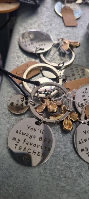 Teacher bee keyring