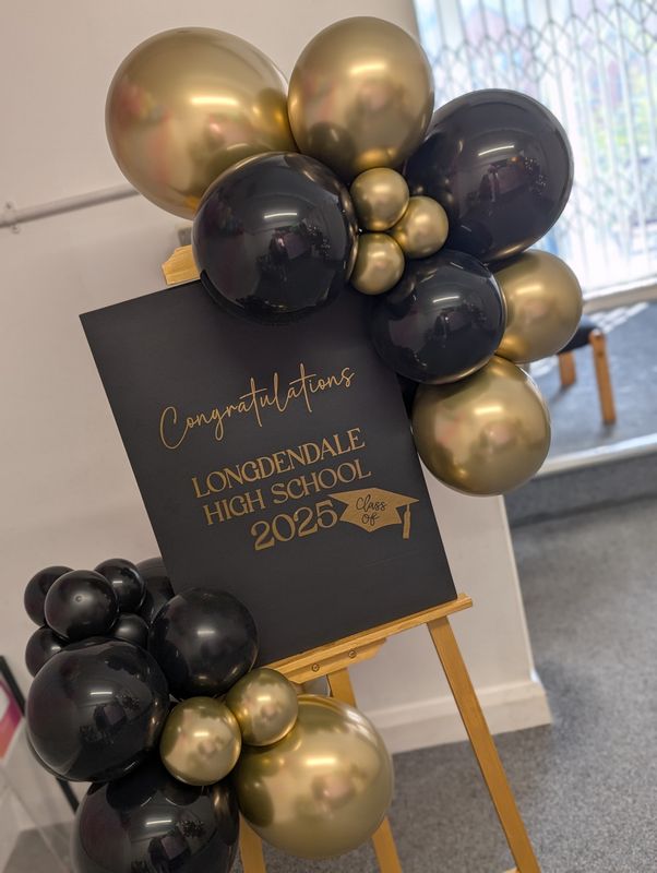 Easle board, personalised poster &amp; small balloon display 