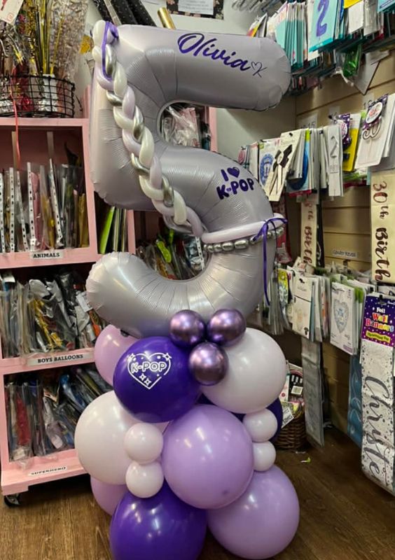 K-pop balloon number tower