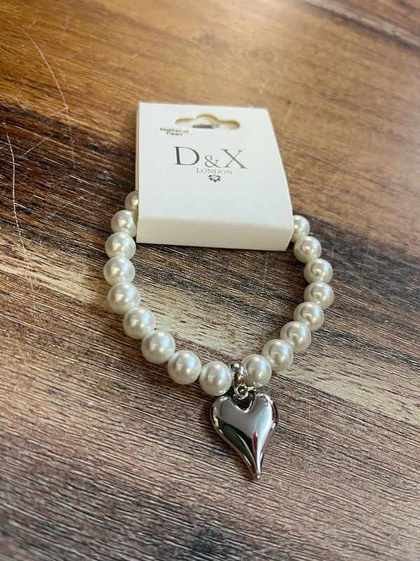 Sliver Claps &amp; Heart Pearl Bracelet By D&amp;X