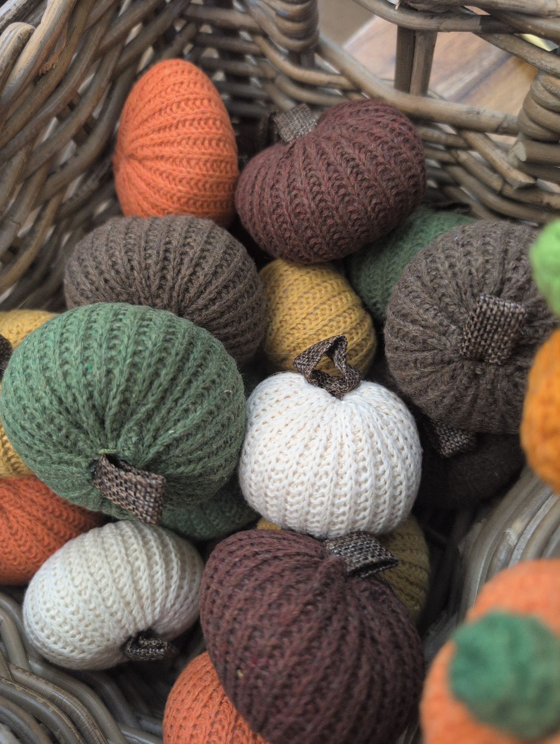 Halloween crochet pumpkins 