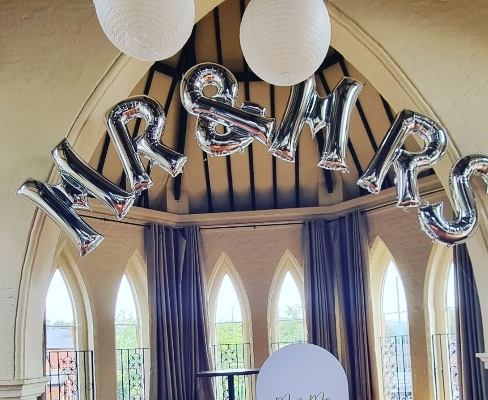 Mr &amp; Mrs balloon Arch 
