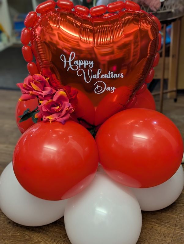 Heart and roses valentine's balloon 