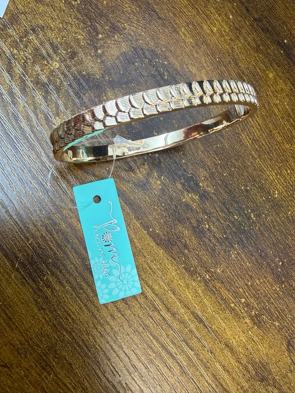 Gold Scallop Embossed Bracelet By Pom