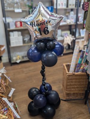 Tall table top balloon display 