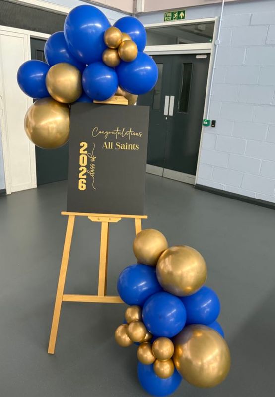 2 x cluster of balloon (can be attached to gazebo or easle)