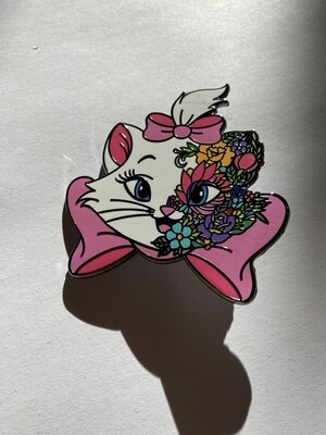 Emaille Pin Floral Marie