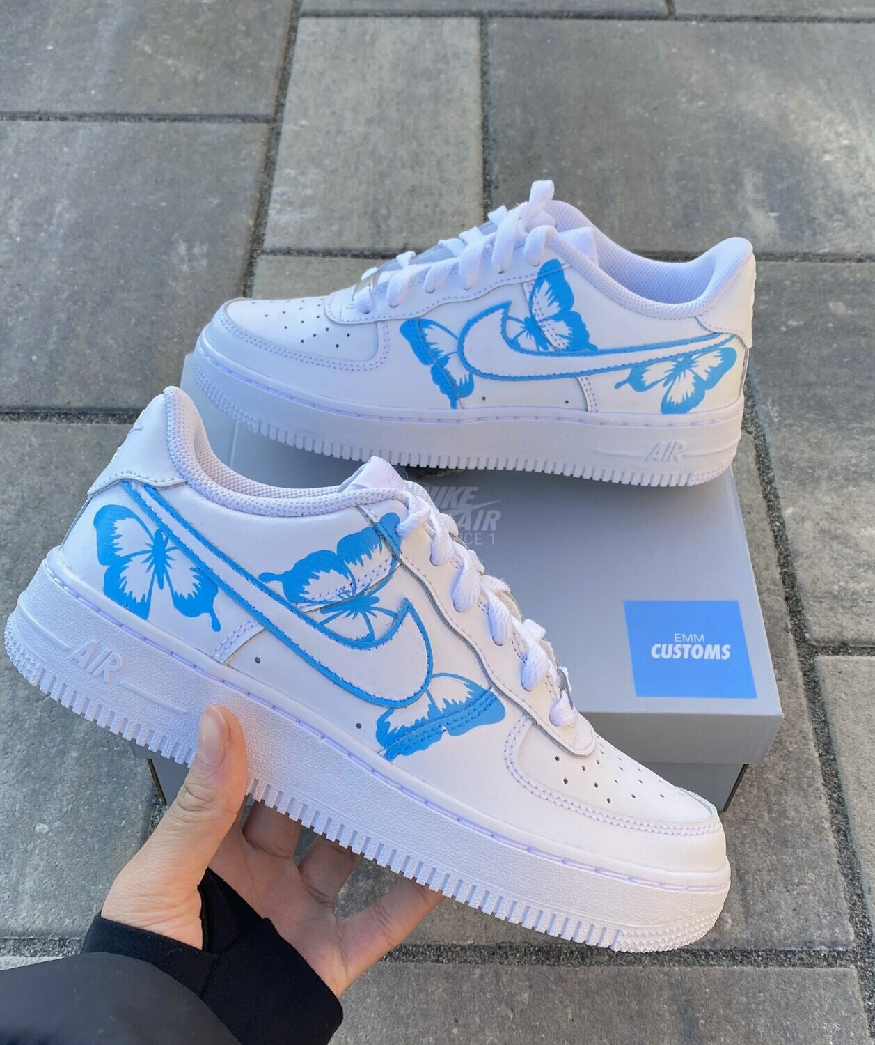 Simple Butterfly Outline AF1