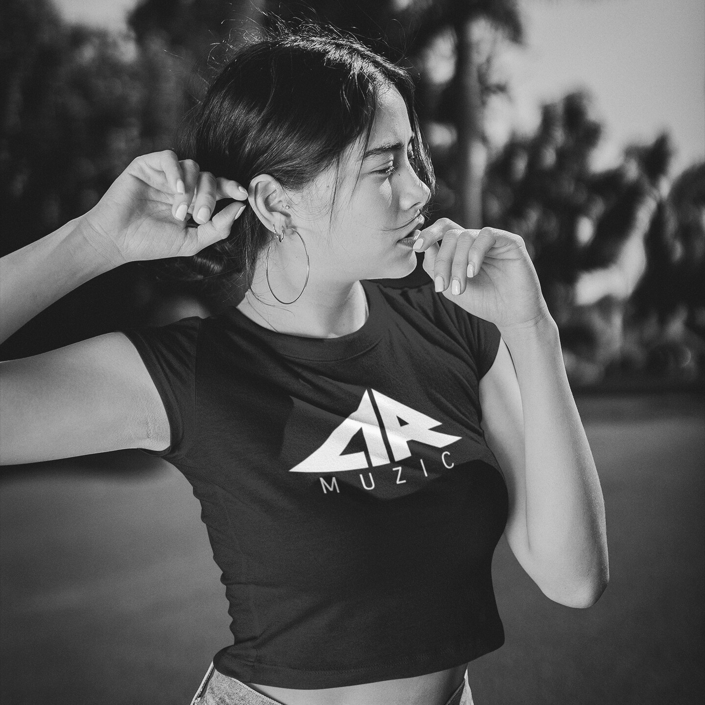AR MUZIC CROP TEE