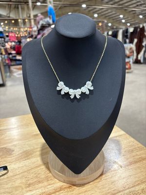 Pearl Bow Necklace