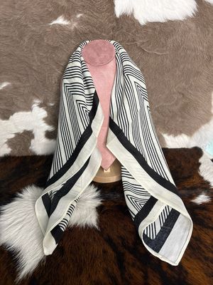 Black &amp; White Wildrag