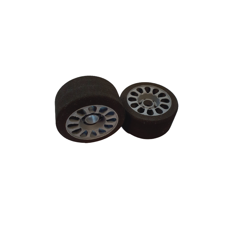 Capricorn 1/8 Moosgummireifen - Carbon 32 Shore Vorne (Paar)