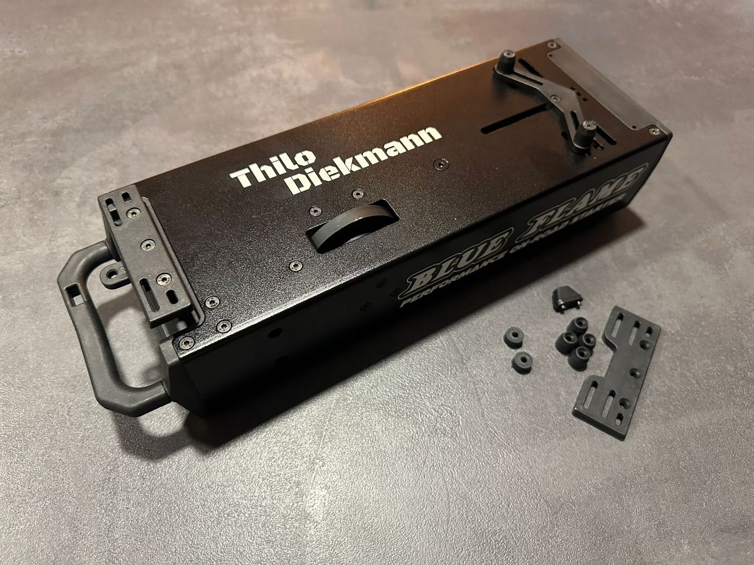 Blue Flame Startbox 1/8 und 1/10 Onroad incl. 4S Lipo und persönlicher Gravur fertig montiert