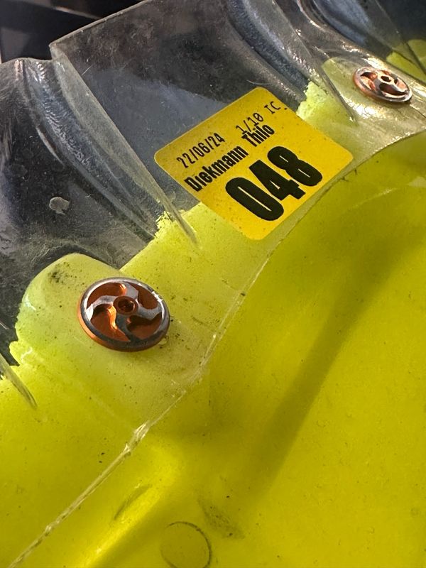 Heckflügelbefestigung 2 Stück (mit integriertem Gewinde)